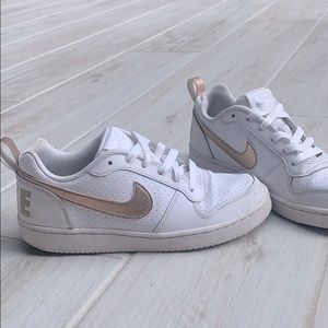 Nike sneakers white & bronze